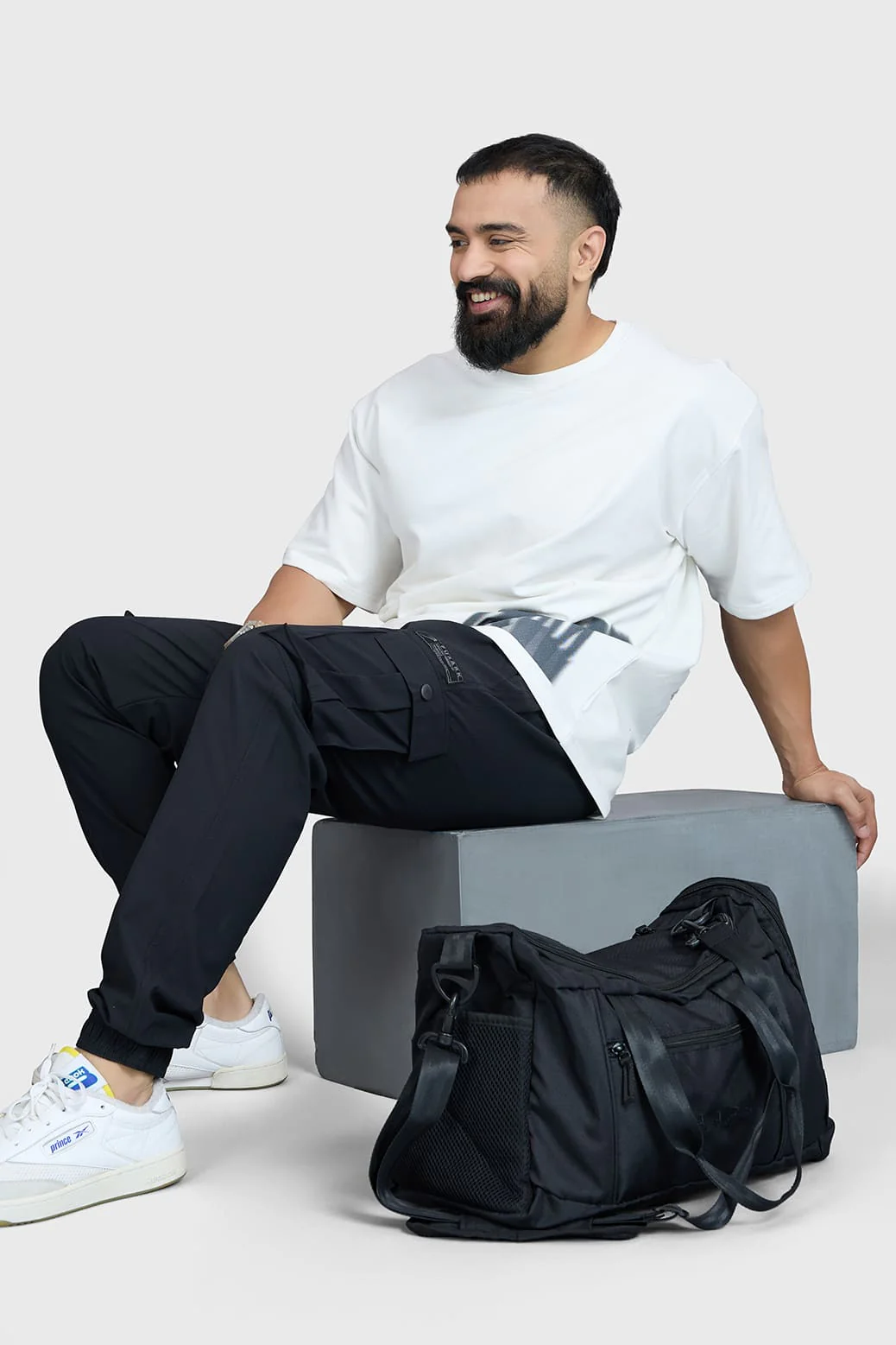 Classic Duffle Bag Black - Image 10