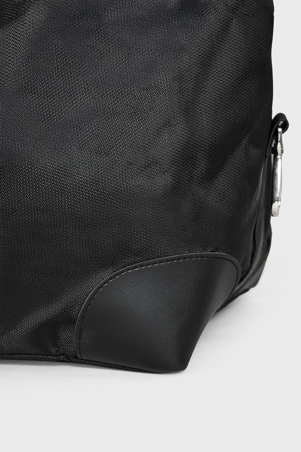 Vault Duffle Bag Black - Image 8